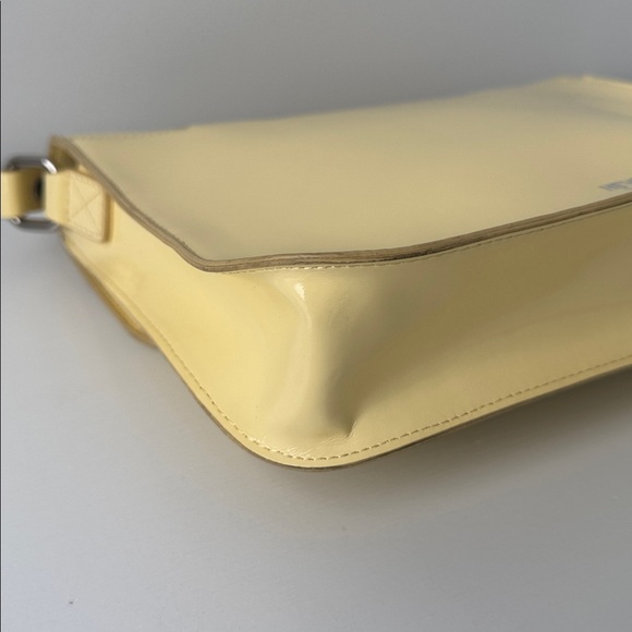 Heys - Garden Party Messenger Bag in Butter Yellow - Picture 6 of 10